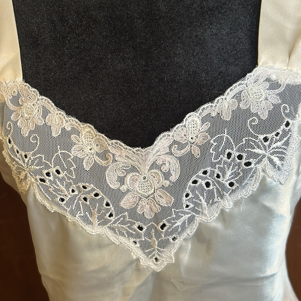 Victoria’s Secret Creamy Satin and Lace Camisole S - Picture 2 of 5